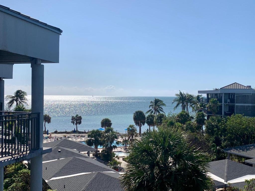 Sandpiper on the Ocean, Key West