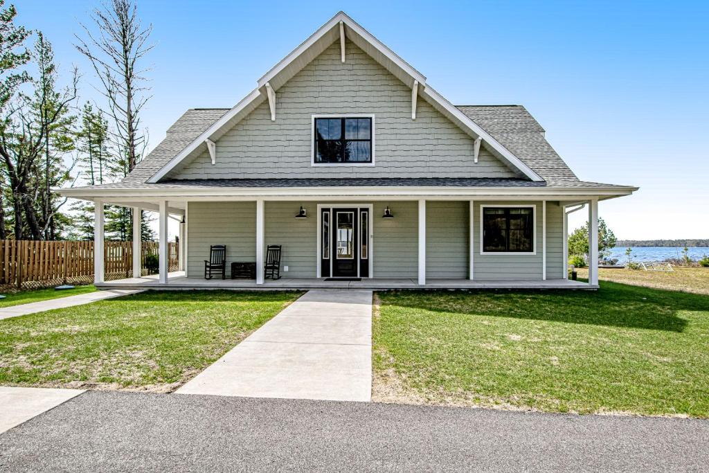 Summer Breeze & Endless Summer, Sayner