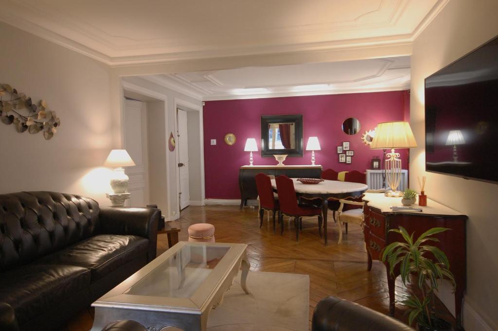 Two-Bedroom Apartment Champs-Elysées - 4