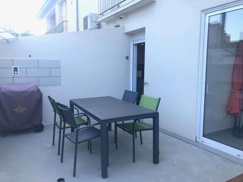 Bel Appartement Cœur de Ville, 6 Pers, Terrasse, Clim, Parking, à 400m de la Plage - FR-1-701-7 - 2