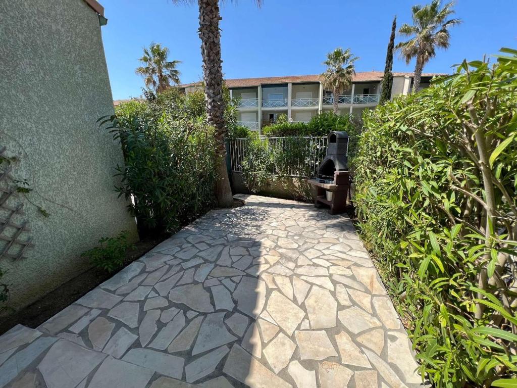 Charmant Pavillon avec Terrasse, Piscine et Parking, Proche Plage et Commerces - 6 pers. - FR-1-701-32 - 2