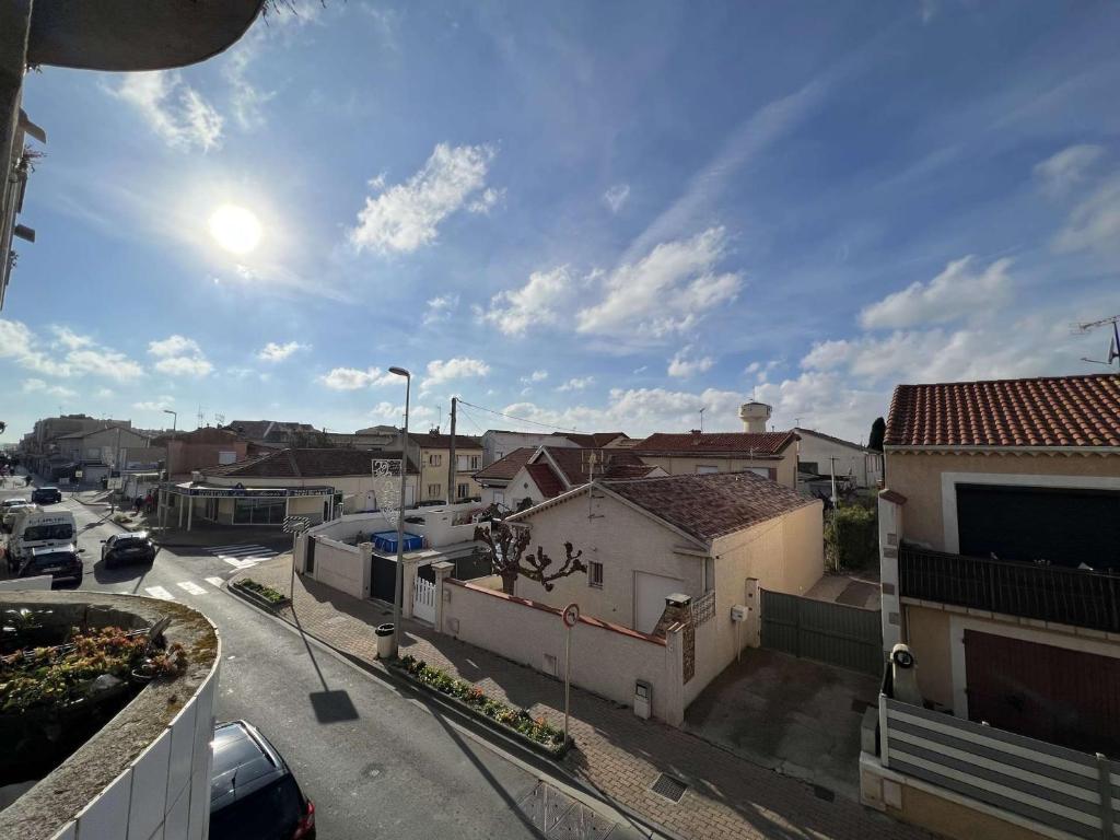 Charmant T2 en Centre-ville avec Piscine, Terrasse et Parking, à 500m de la Plage ! - FR-1-701-29 - 4