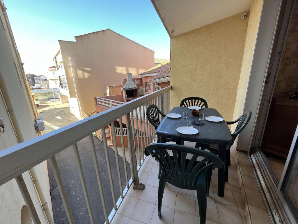 Appartement T2 proche centre, 6 pers. avec balcon, ascenseur, à 400m de la plage et 200m des commerces - FR-1-701-38 - 2