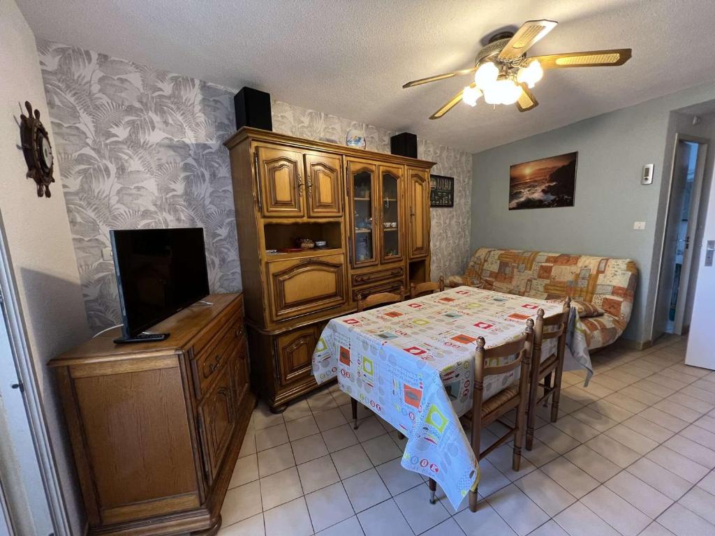 Appartement T2 proche centre, 6 pers. avec balcon, ascenseur, à 400m de la plage et 200m des commerces - FR-1-701-38 - 4