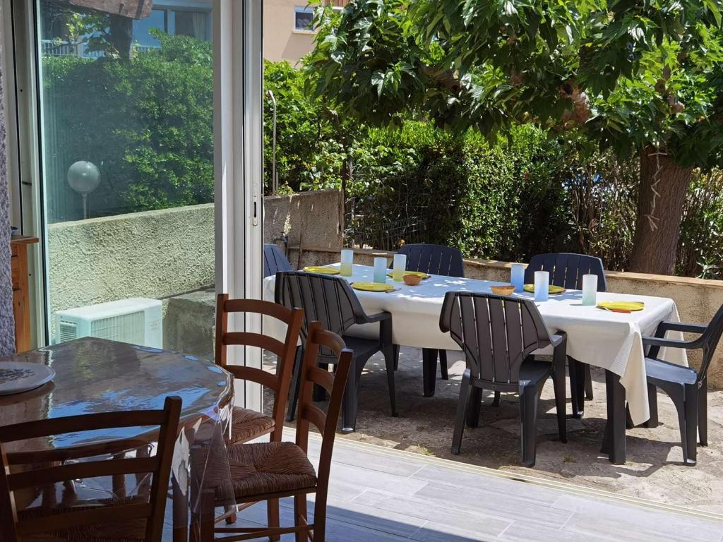 Maison spacieuse climatisée, 3 chambres, terrasse, cuisine neuve, accès direct à la mer, à Marseillan - FR-1-326-719 - 3