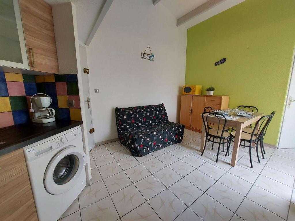 Appartement rénové 2 pièces avec mezzanine, terrasse et accès direct plage - FR-1-326-748 - 5