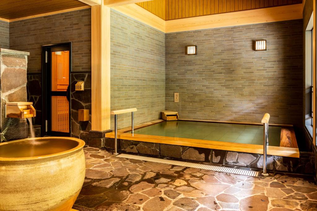Hot spring bath