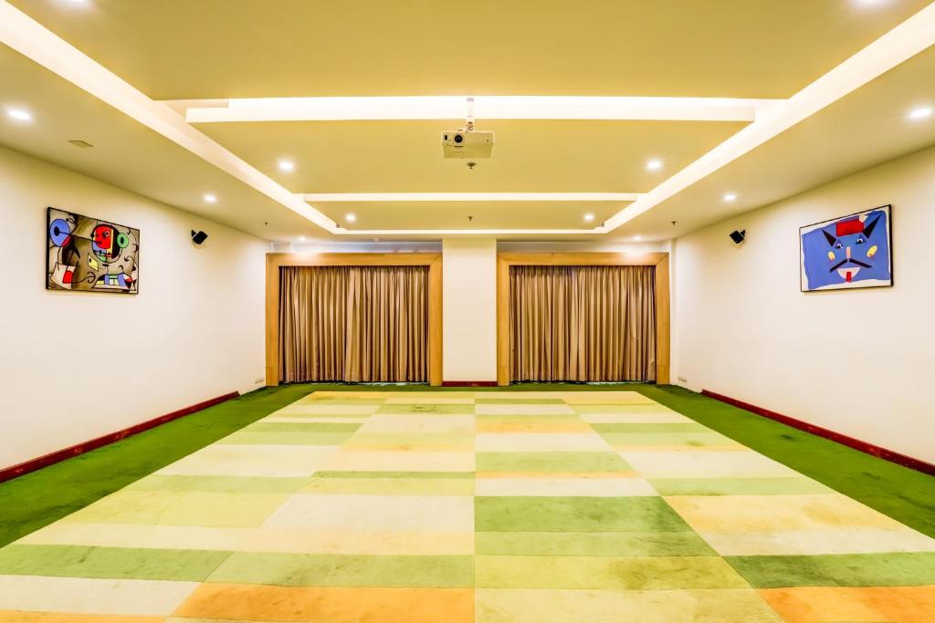 Lemon Tree Hotel Electronics City Bangalore photo