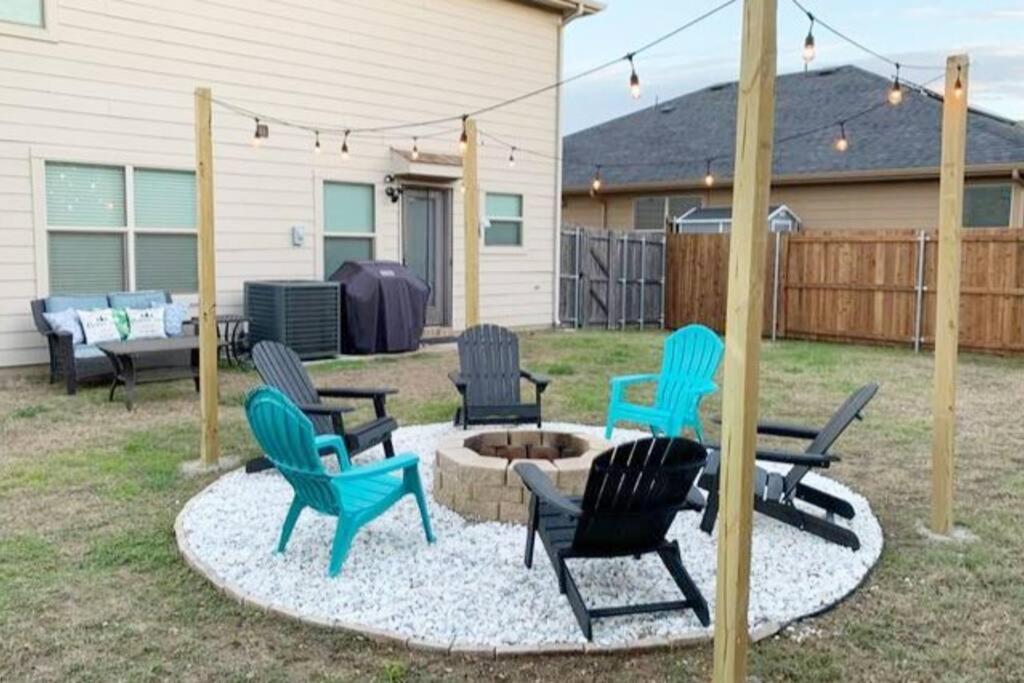 Cozy Lakeview Home - Central DFW - Fire Pit - Renovated - Cold AC