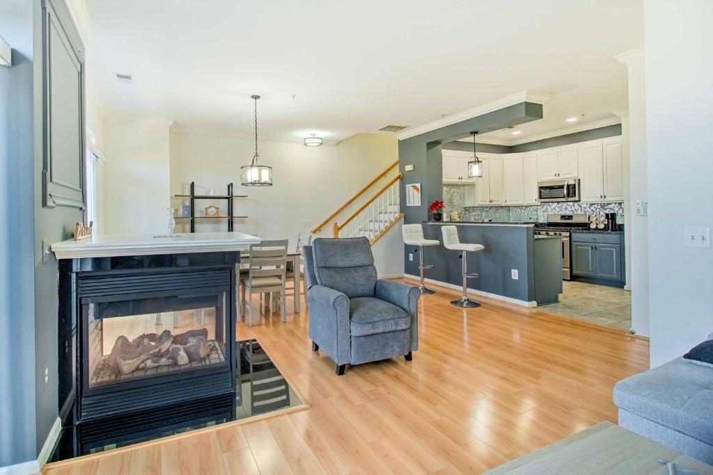 Woodbridge Condo 24 Mi to Washington DC