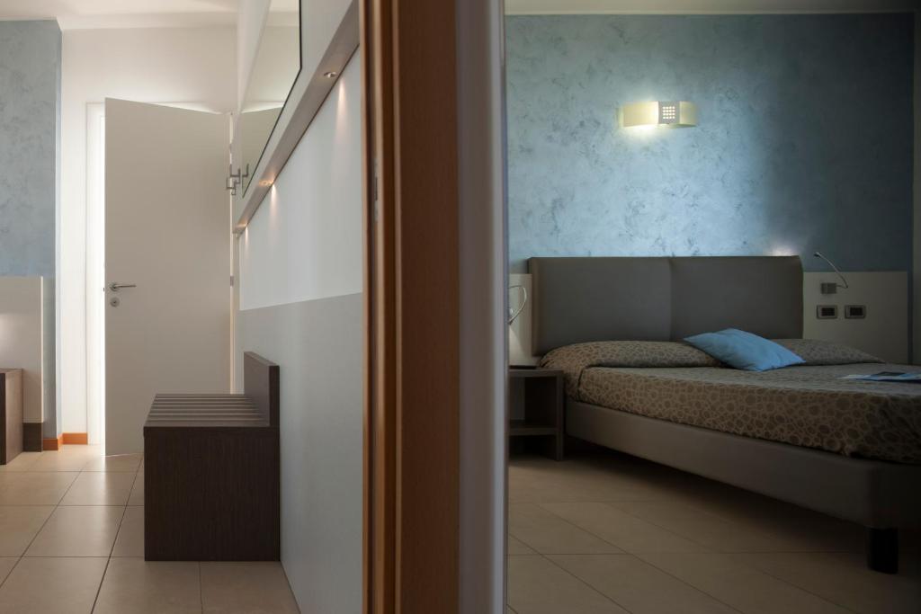 Hotel Tropical — Hotel rooms in Jesolo, Veneto