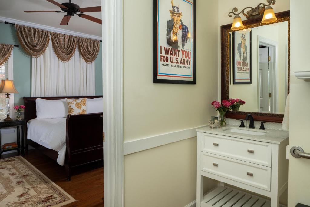 A Williamsburg White House Inn photo
