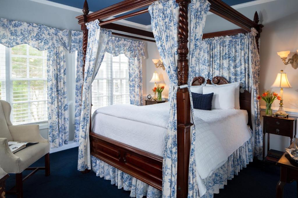 A Williamsburg White House Inn photo