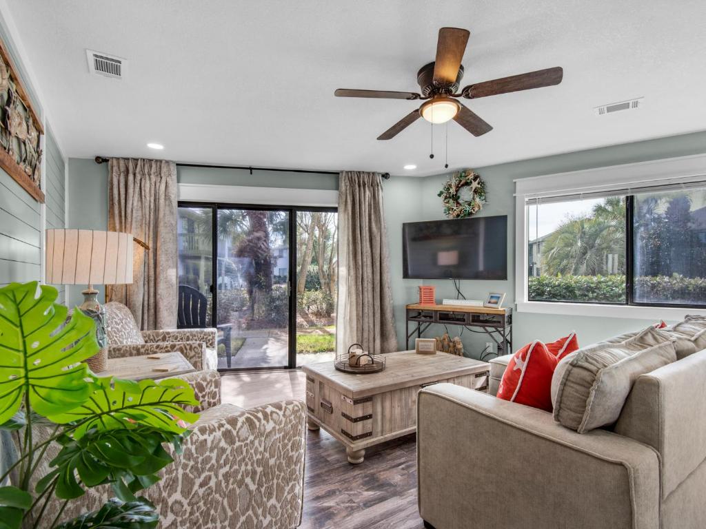 Crystal Village 01A by Newman-Dailey, Destin