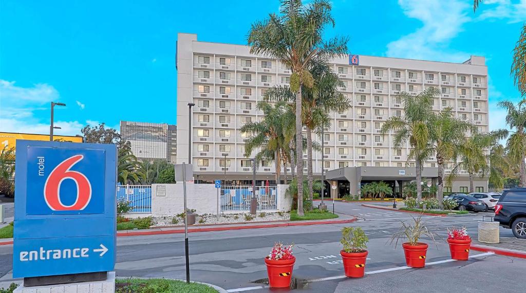 Exterior view, Motel 6 Los Angeles, CA - Los Angeles - LAX in Los Angeles (CA)