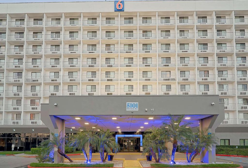 Exterior view, Motel 6 Los Angeles, CA - Los Angeles - LAX in Los Angeles (CA)