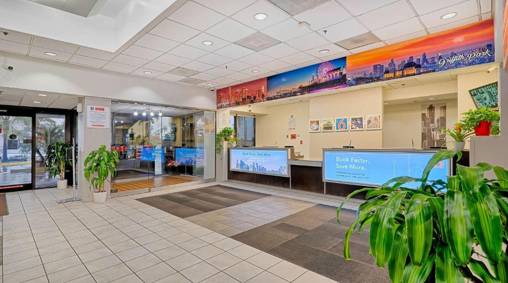 Lobby, Motel 6 Los Angeles, CA - Los Angeles - LAX in Los Angeles (CA)