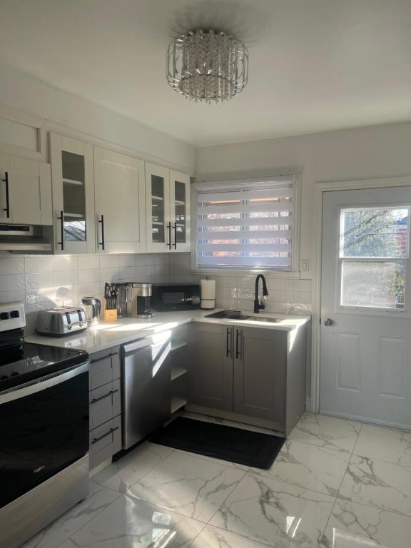 Fully renovated appartement with free parking