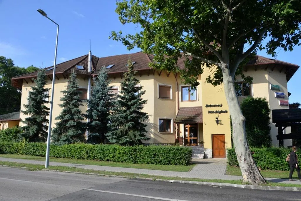 Belvárosi Vendégház, hotel in Mór