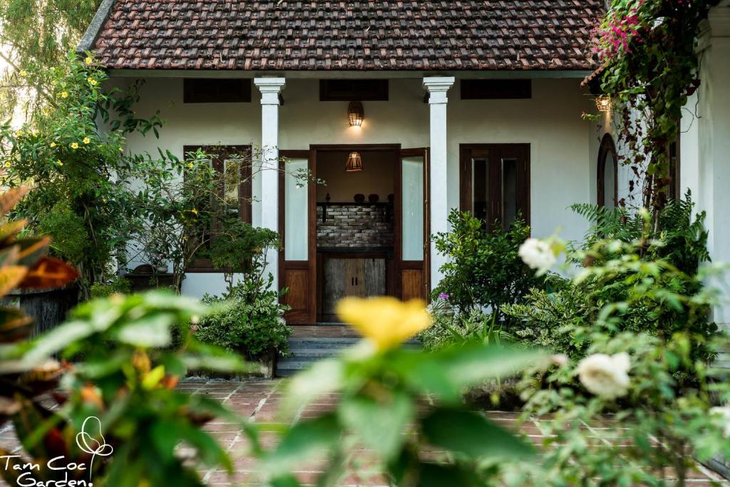 Tam Coc Garden Resort: Vị trí, đặc điểm, tiện ích, giá bán các hạng phòng & kinh nghiệm đặt phòng