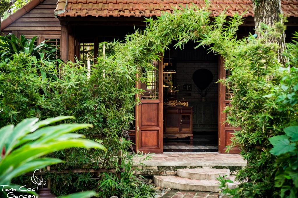 Tam Coc Garden Resort: Vị trí, đặc điểm, tiện ích, giá bán các hạng phòng & kinh nghiệm đặt phòng