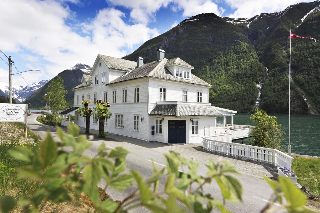 Fjærland Fjordstove Hotell - Huseby Hotelldrift AS