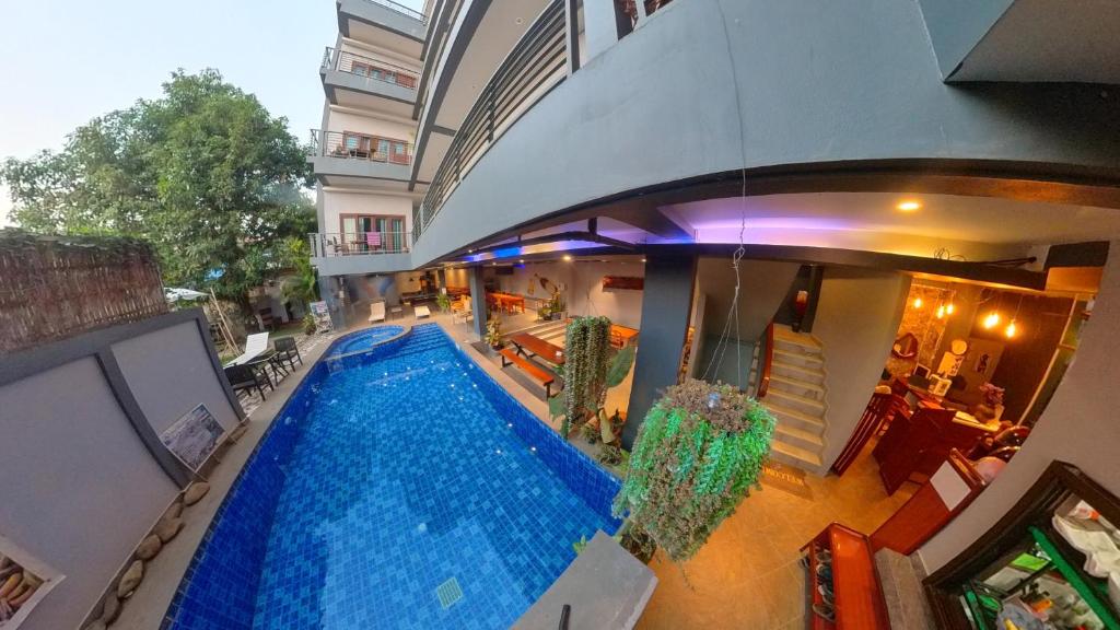 Swimming pool