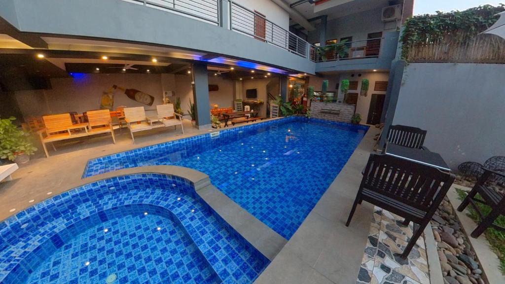 Swimming pool