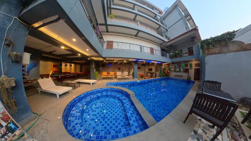 Swimming pool
