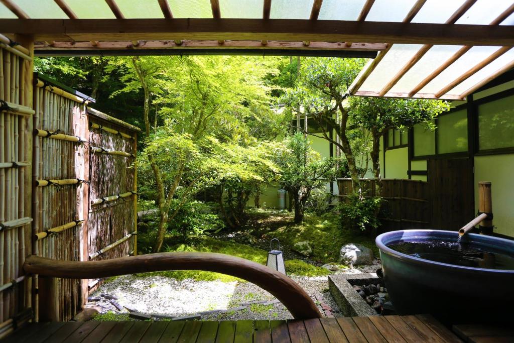 Open air bath, Momijiya Bekkan Kawa No Iori Ryokan in Kyoto