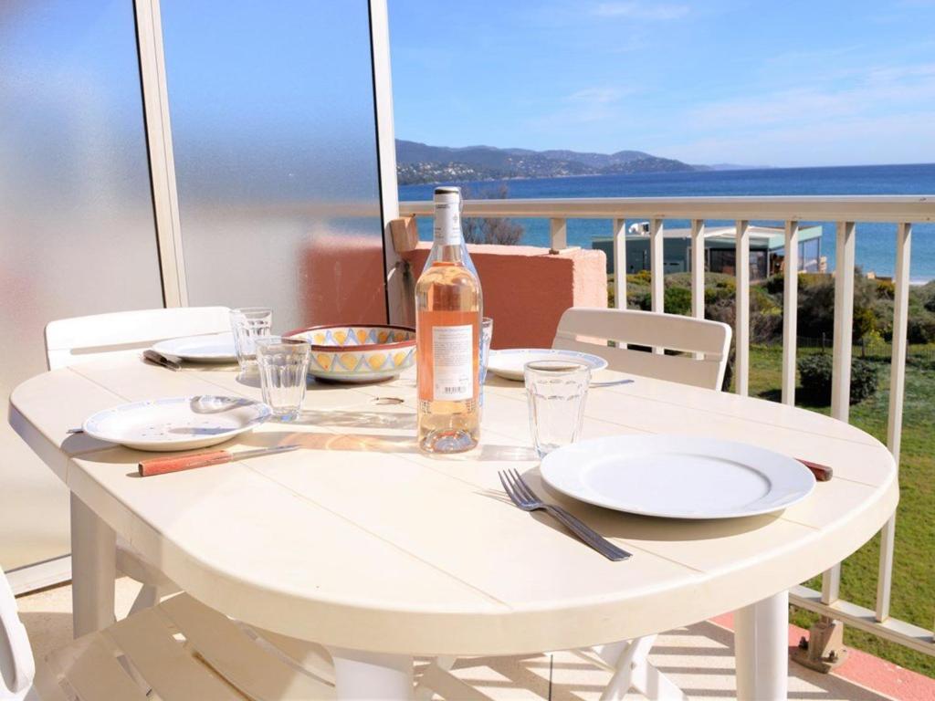 Studio au bord de l'eau avec terrasse et ménage inclus - FR-1-251-307 - 2