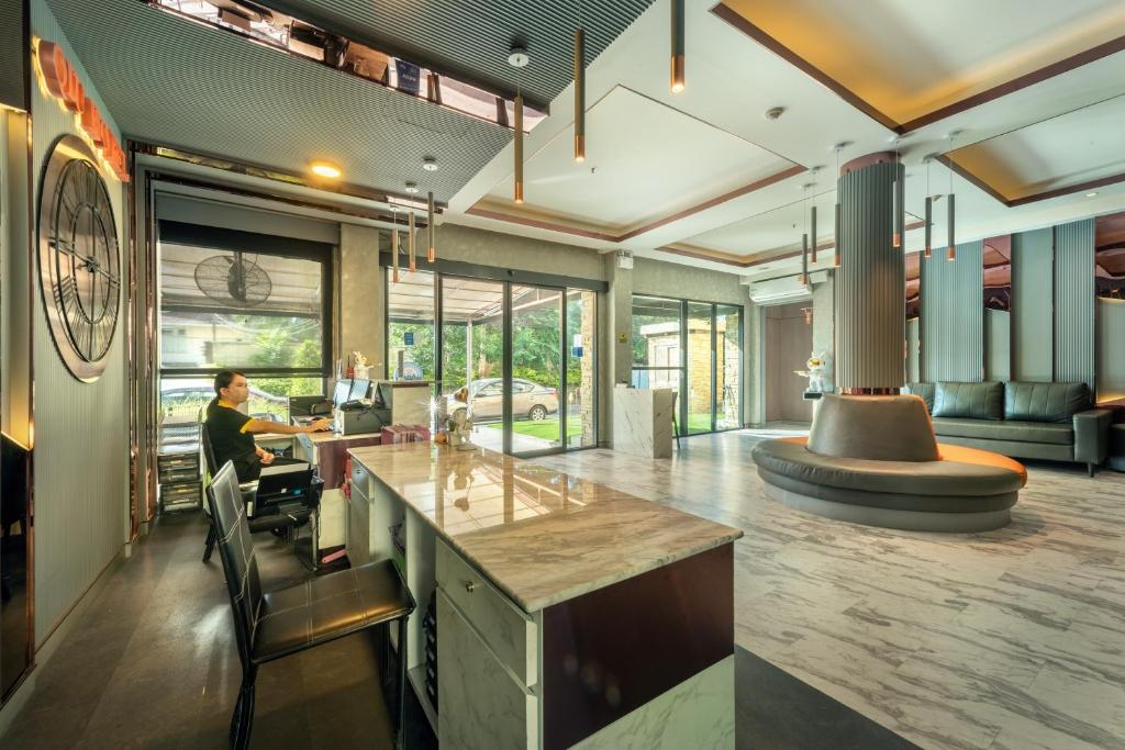 ชิว โฮเทล สุขุมวิท - บีทีเอส อ่อนนุช สเตชั่น (Qiu Hotel Sukhumvit - BTS On Nut Station )