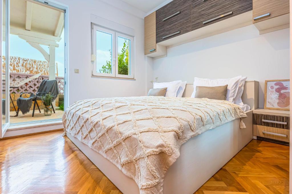 Beachfront apartment, Jesenice