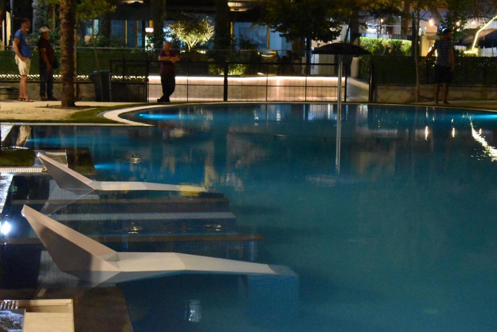 スイミングプール