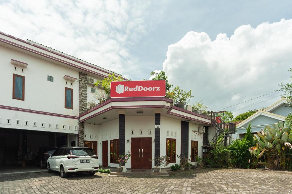 RedDoorz Syariah @ Jalan Panglima Polim Lampung, Lampung