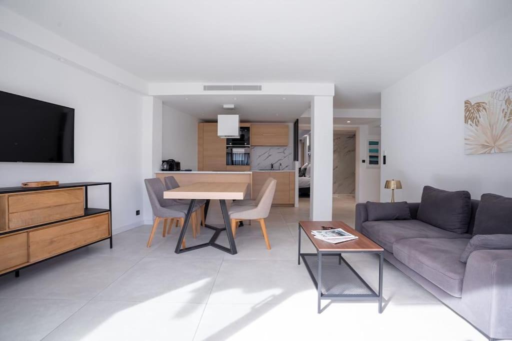 Amazing Apartment With Private Terrace & Full Air Conditioning - Walk To The Beach, La Croisette! - Latour Maubourg 18 by Halldis - 2