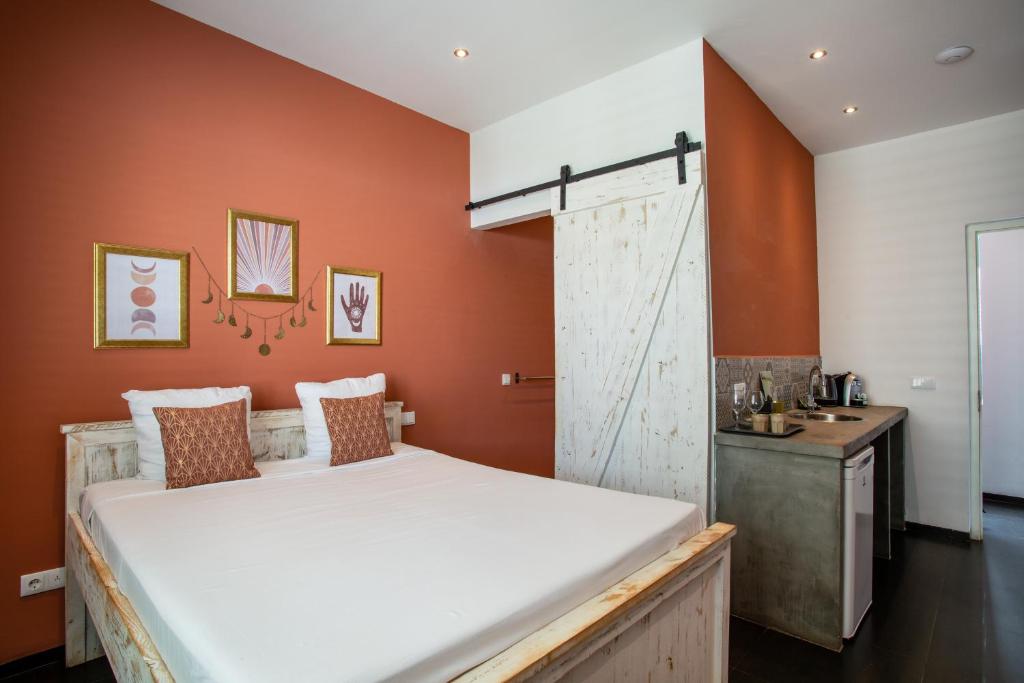 Rom med queen-size-seng