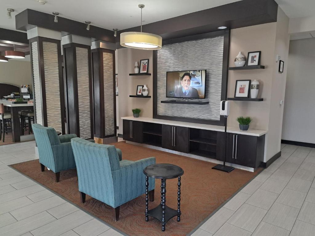 Holiday Inn Express Kenedy photo