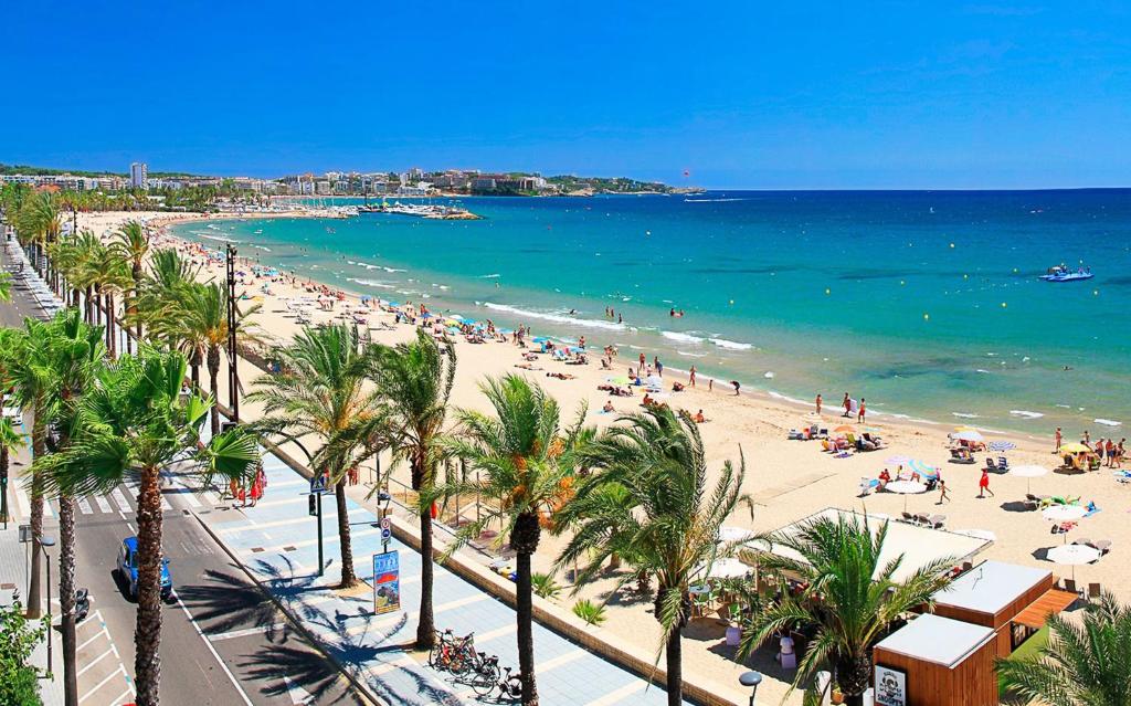 3br-sleeps6-balcony-a c-5min to beach, Salou