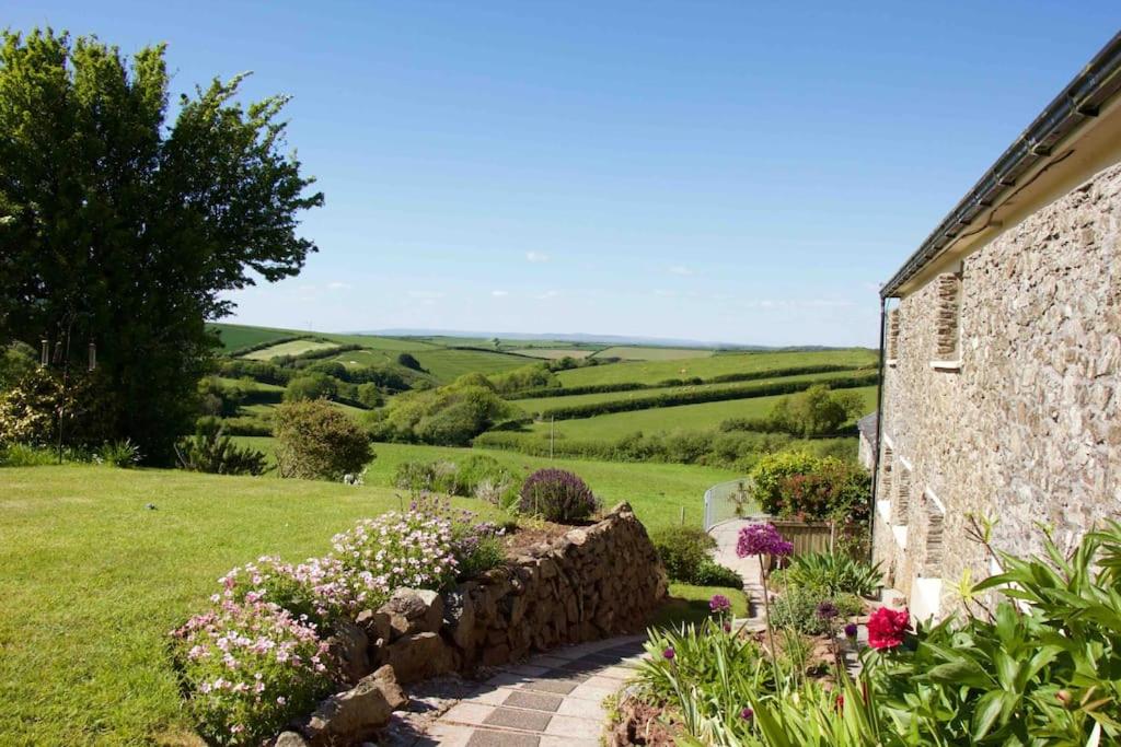 Newhouse Barn - pet-friendly barn conversion near Salcombe, South Devon