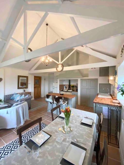 Newhouse Barn, Malborough photo 3