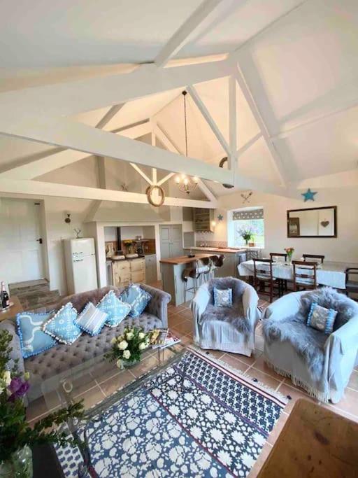Newhouse Barn, Malborough photo 4