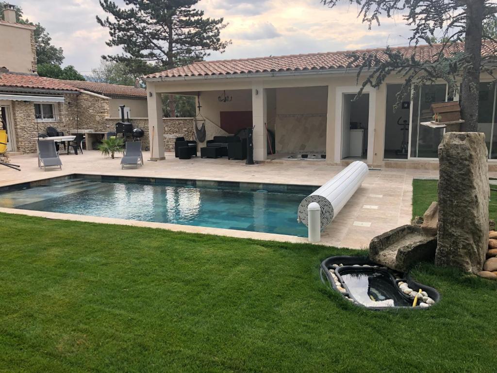 Au milieu des Piboules de Provence. - 1