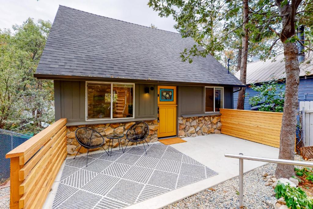 Lake Gregory Garden Cabin in Crestline (CA) reviews, prices