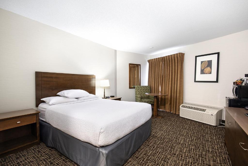 Ramada by Wyndham Kamloops photo