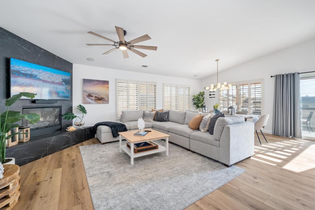 Steps To #PismoBeach with Poker, Foosball, FREE EV Charger, and Bikes, Oceano