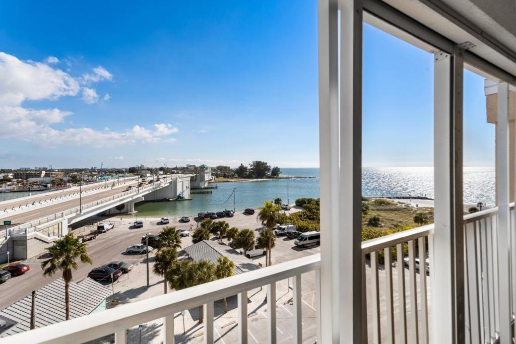 Beach View - Balcony - 3b 2b - Beach Place #505, St Pete Beach