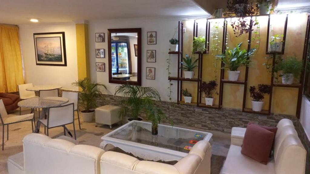 HOSTAL PARMA - 3