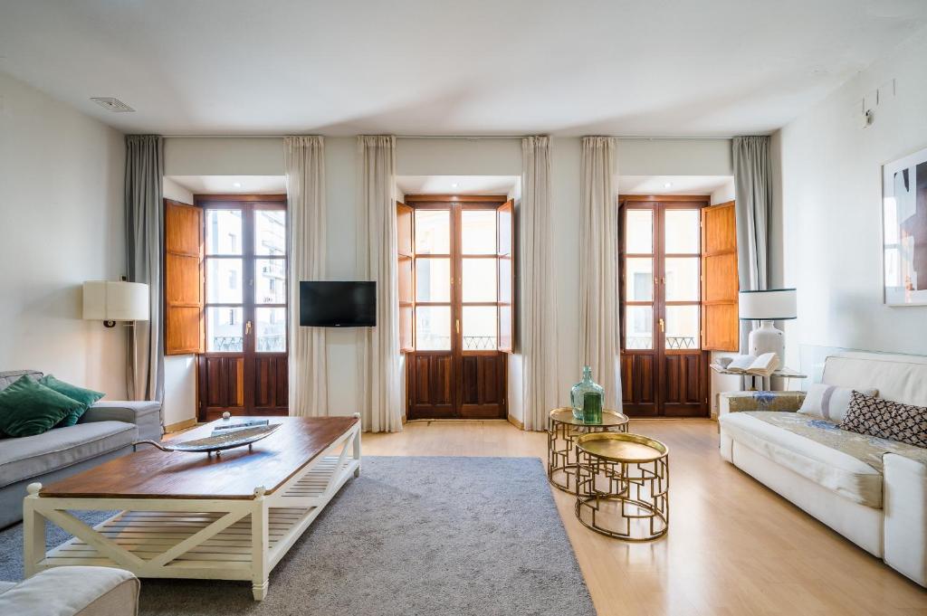 HomeySeville-Amazing Views Cathedral Tomas de Ibarra - 8 pax, Parking Optional - 3