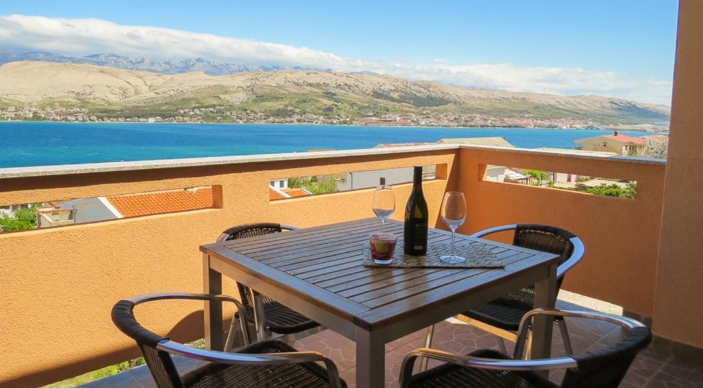 Apartment in Pag with sea view, terrace, air conditioning, WiFi (4891-2), Pag